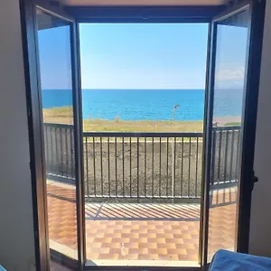  Appartamento Fronte Mare, Parcheggio Privato, Wi-fi, Lavatrice