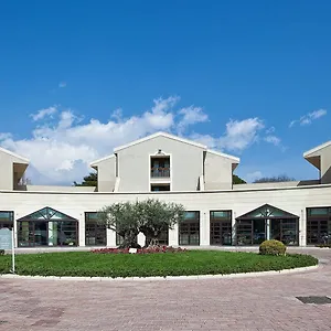 Grand Itria Congress & מלון